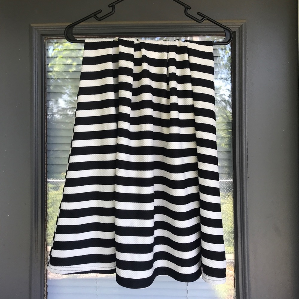Valia black/white striped skirt